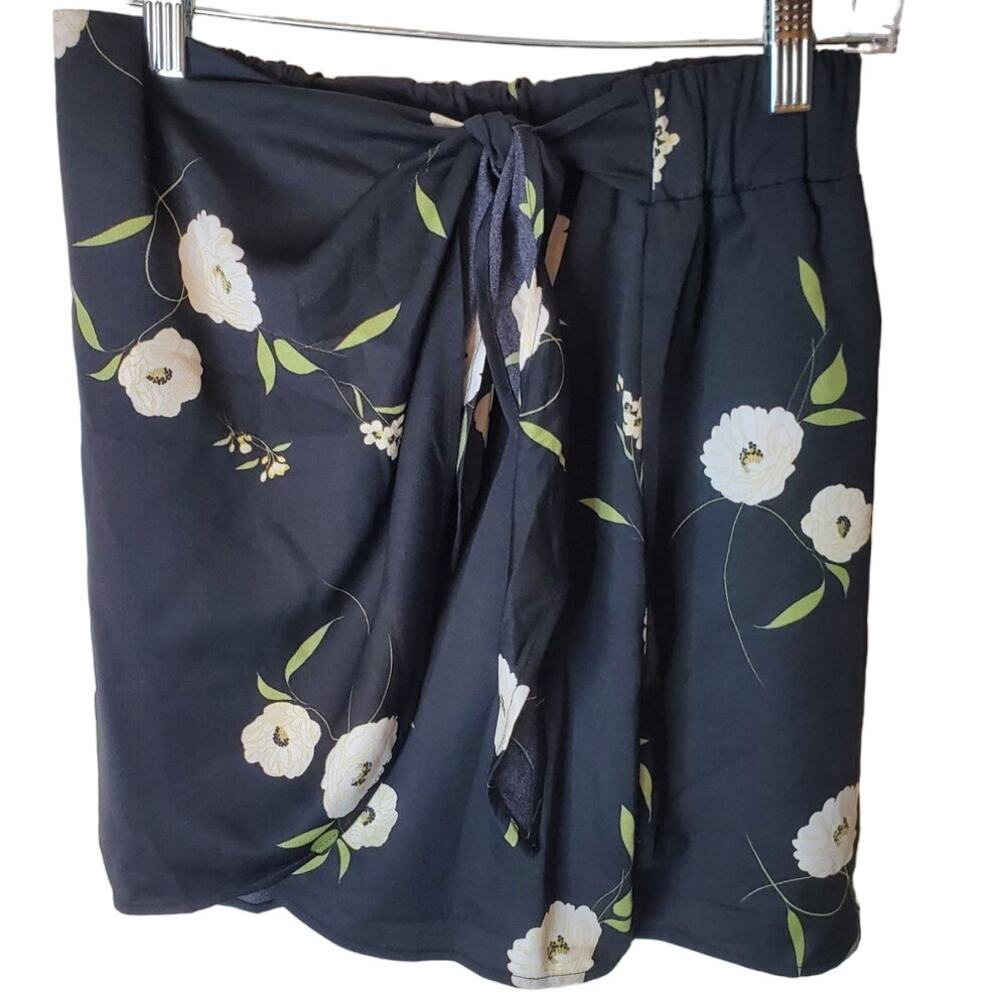 DR2 Black Floral Wrap Skirt with Attached Shorts, NWT, Medium